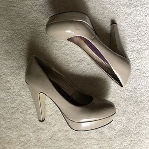 MADDEN GIRL- Beige/grey pumps